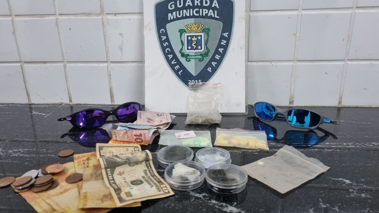 Dupla é flagrada com ecstasy, haxixe e dinheiro no Bairro São Cristóvão em Cascavel