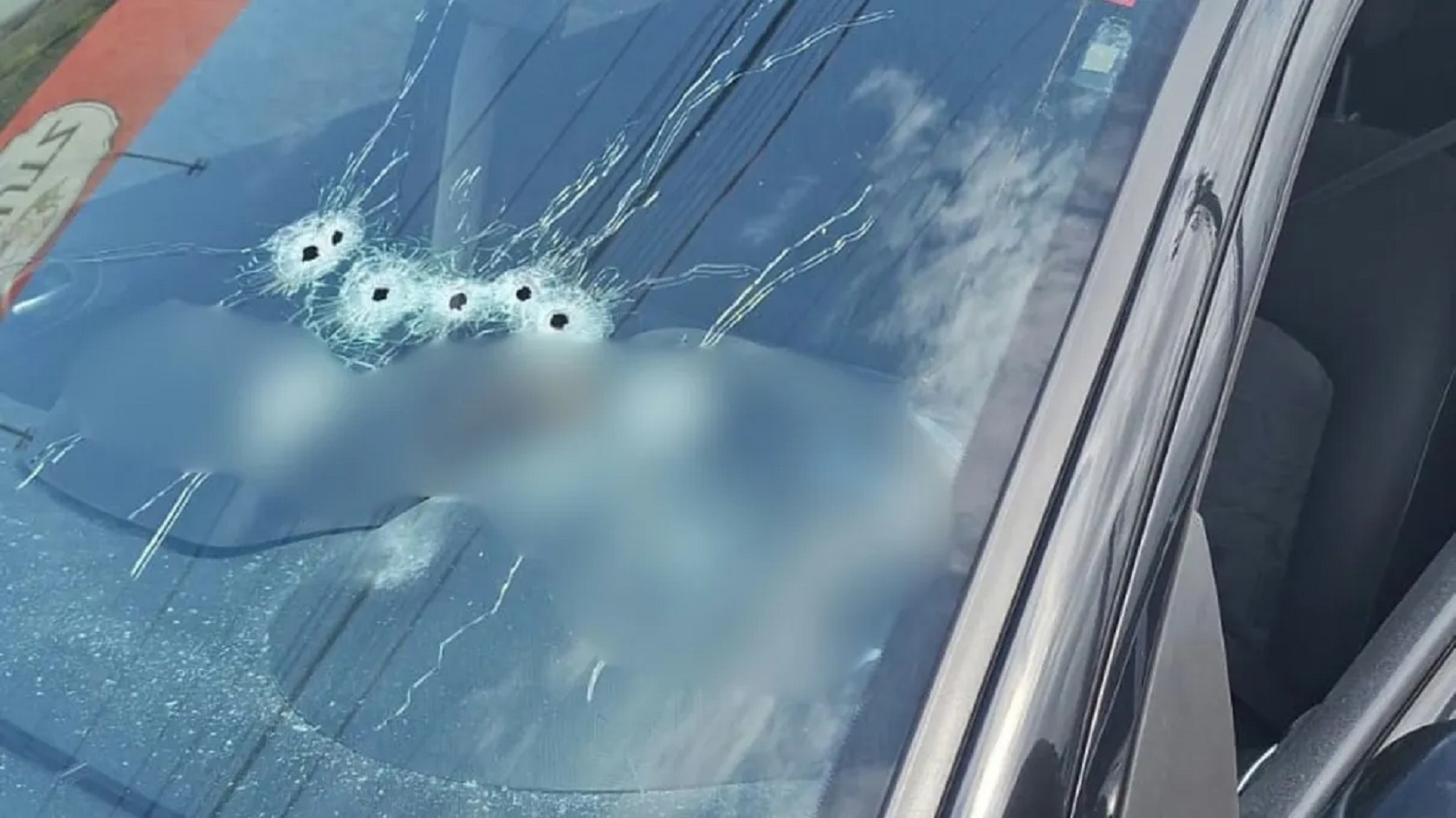 Homem é morto a tiros com vários disparos em frente a padaria Homem é morto a tiros com vários disparos em frente a padaria