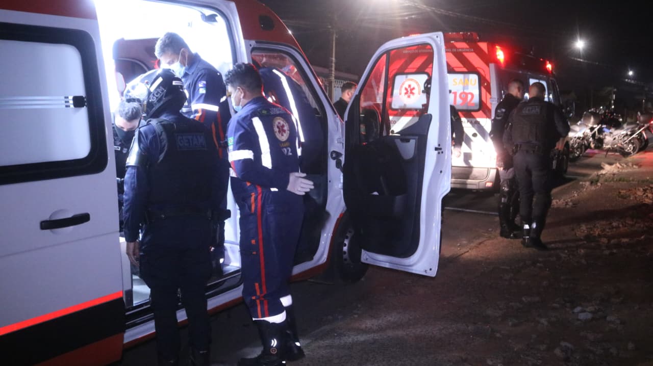 Homem leva tiro no peito ao correr atrás de ladrão de celular Homem leva tiro no peito ao correr atrás de ladrão de celular