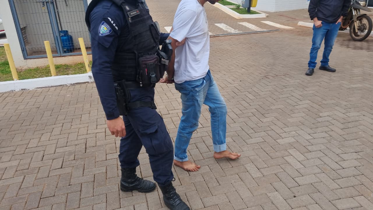 Durante fuga, homens quebram telhados e acabam presos pela GM Durante fuga, homens quebram telhados e acabam presos pela GM