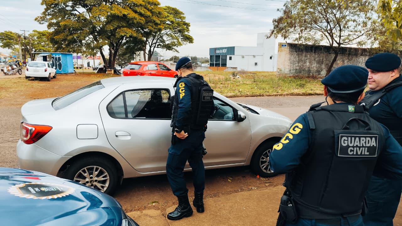 Logan furtado é recuperado pela Guarda Civil Patrimonial na Rua Londrina Logan furtado é recuperado pela Guarda Civil Patrimonial na Rua Londrina