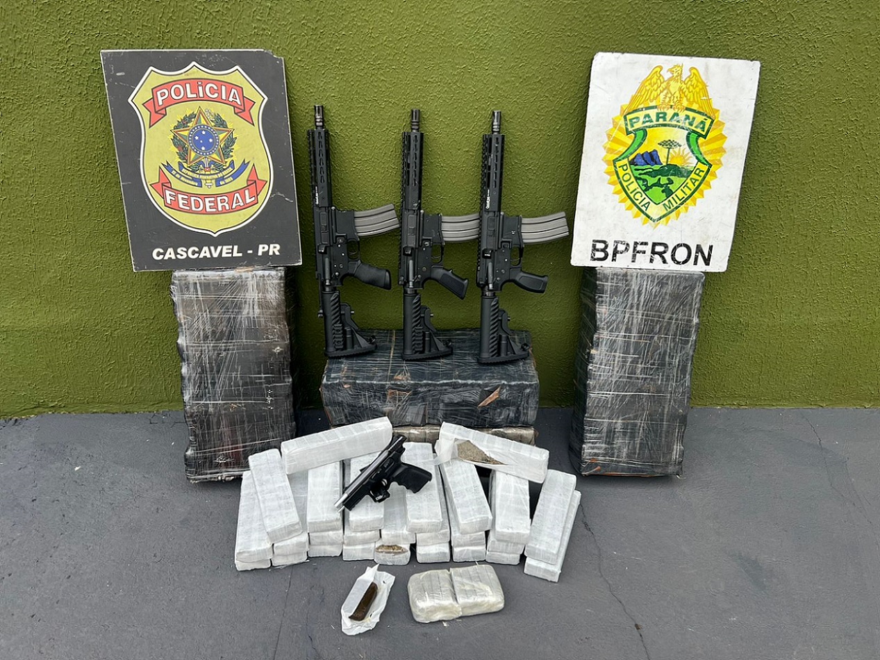 Jovem de 20 anos é flagrado com quase 90 kg de maconha e armas de guerra