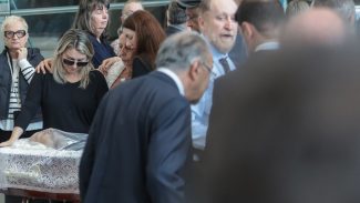 Corpo de ex-delegado-geral executado em Praia Grande é velado na Alesp Corpo de ex-delegado-geral executado em Praia Grande é velado na Alesp