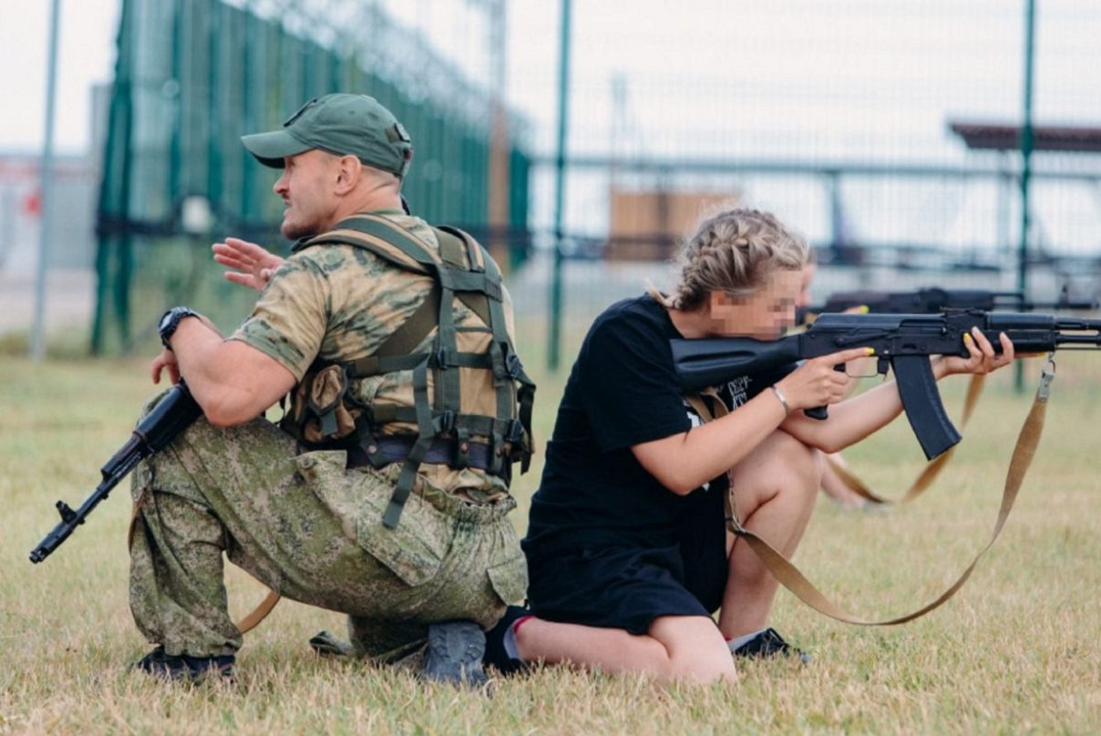 Roubo de infância: Rússia separa, reeduca e treina crianças da Ucrânia para guerra
