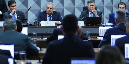 CPMI do INSS aprova convocação de parentes e sócios de investigados Imagem referente a CPMI do INSS aprova convocação de parentes e sócios de investigados