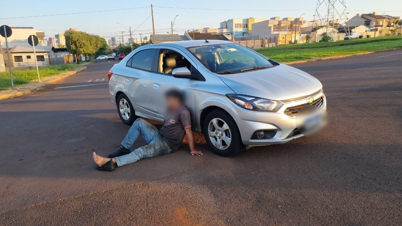Acidente entre Prisma e moto deixa uma vítima ferida