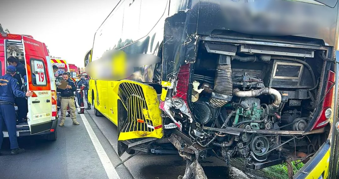 Três veículos se envolvem em grave colisão na BR-376, em Ponta Grossa