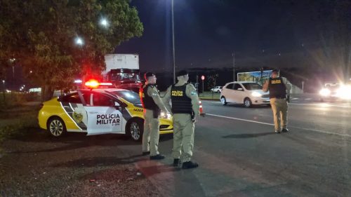 PM e Exército realizam fiscalização na Avenida Tancredo Neves
