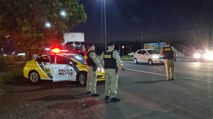 PM e Exército realizam fiscalização na Avenida Tancredo Neves