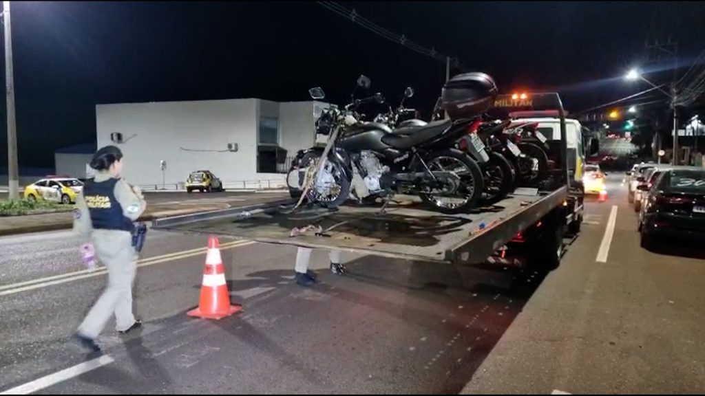 Operação de trânsito apreende motociclistas em Cascavel Operação de trânsito apreende motociclistas em Cascavel