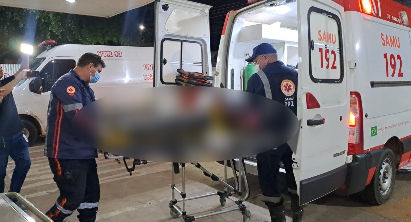 Motociclista fica ferido após carro invadir avenida e desrespeitar sinalização Motociclista fica ferido após carro invadir avenida e desrespeitar sinalização