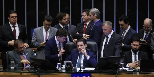 PEC da blindagem é aprovada por deputados e vai ao Senado Imagem referente a PEC da blindagem é aprovada por deputados e vai ao Senado