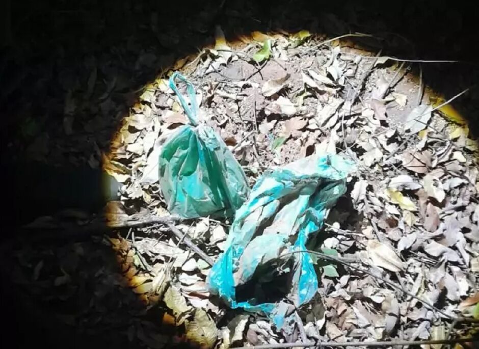 Jovem de 18 anos passa mal após aborto e corpo de bebê é achado enterrado