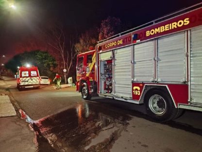Piá do Corote cai em córrego bêbado na CIC e é salvo pelos bombeiros