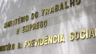 Governo notifica patrões sobre atraso do FGTS de empregadas domésticas Governo notifica patrões sobre atraso do FGTS de empregadas domésticas