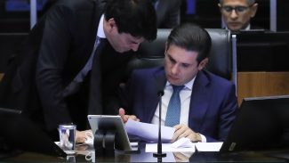 Câmara restabelece voto secreto em PEC da Blindagem Câmara restabelece voto secreto em PEC da Blindagem