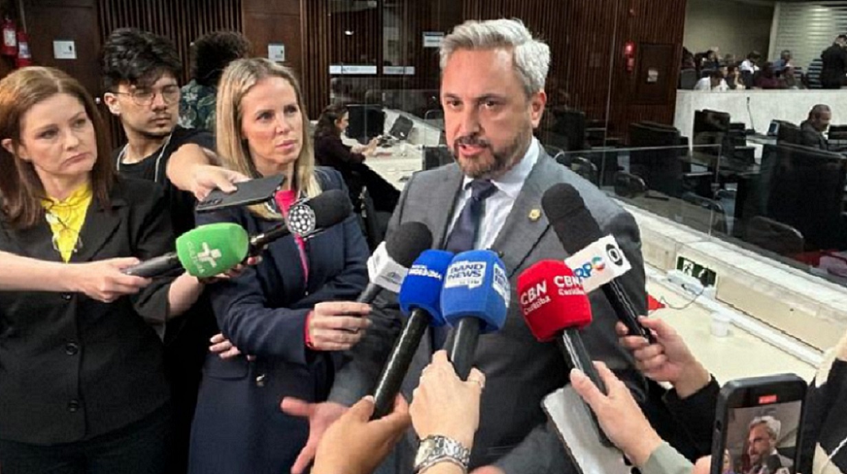 Deputado denuncia cobranças irregulares em pedágios do Paraná em sessão plenária