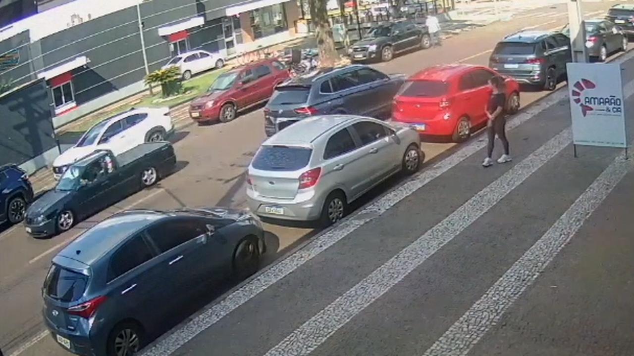 Câmeras flagram Saveiro fugindo antes de acidente na Rua Paraná