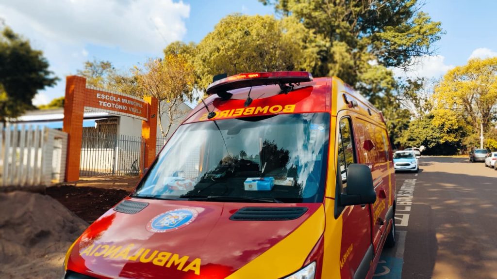 Menino de 7 anos cai dentro de escola e fica ferido no Bairro Canadá Menino de 7 anos cai dentro de escola e fica ferido no Bairro Canadá