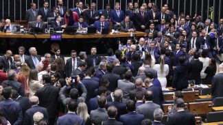 Câmara aprova urgência para projeto de anistia a golpistas