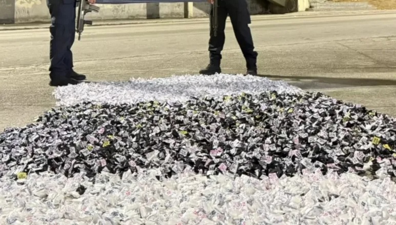 Vovó do Tráfico: Idosa é presa com 11 mil pinos de cocaína no porta-malas do carro Vovó do Tráfico: Idosa é presa com 11 mil pinos de cocaína no porta-malas do carro