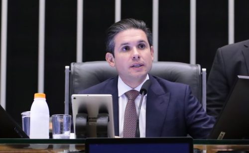 Deputados analisam pedido de urgência para projeto sobre anistia; Acompanhe ao vivo Imagem referente a Deputados analisam pedido de urgência para projeto sobre anistia; Acompanhe ao vivo