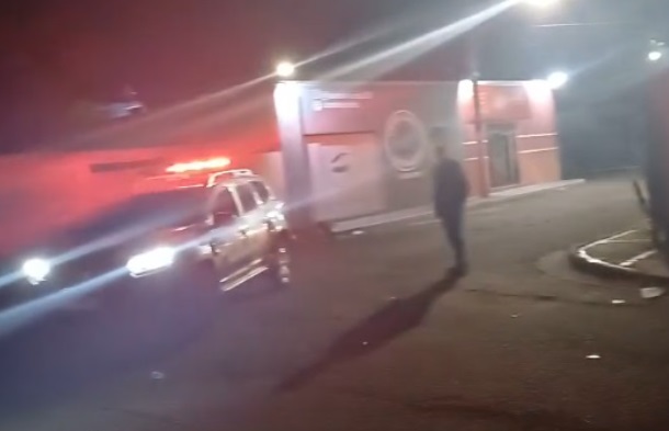 Dois homens são baleados; um em estado grave Dois homens são baleados; um em estado grave