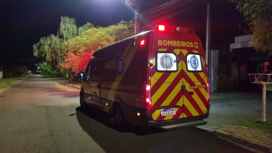 Idosa de 88 anos fica ferida ao cair da cama em residência no bairro Country