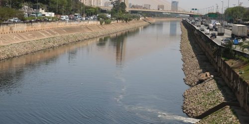 Rio Tietê continua vulnerável apesar de redução da mancha de poluição Imagem referente a Rio Tietê continua vulnerável apesar de redução da mancha de poluição