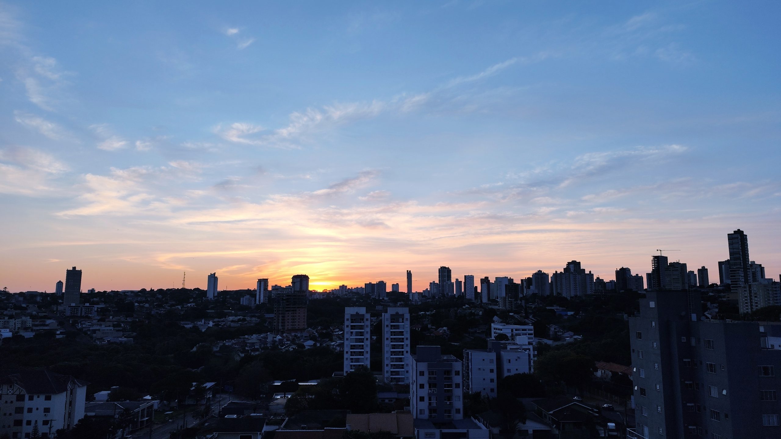 Céu tímido com cara de segunda-feira em Cascavel; Máxima de 26ºC Céu tímido com cara de segunda-feira em Cascavel; Máxima de 26ºC