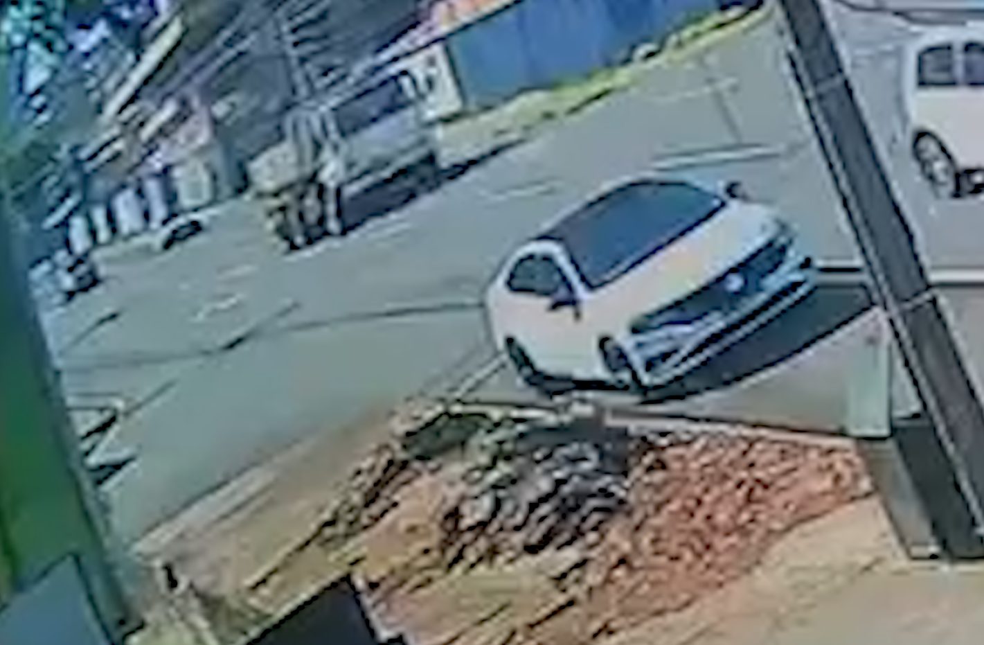 Vídeo mostra caminhão descendo Rua Presidente Kennedy sem freio Vídeo mostra caminhão descendo Rua Presidente Kennedy sem freio