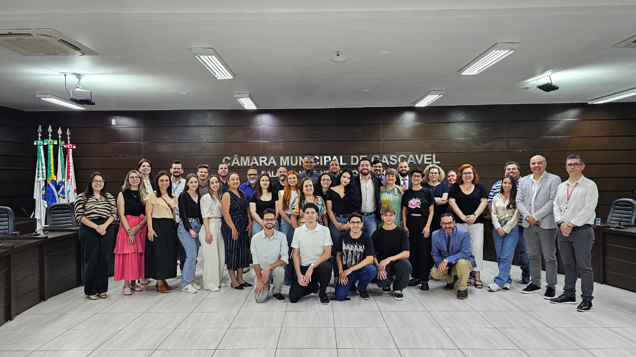 Jovens universitários mergulham no poder: Vivência Legislativa agita Câmara Jovens universitários mergulham no poder: Vivência Legislativa agita Câmara
