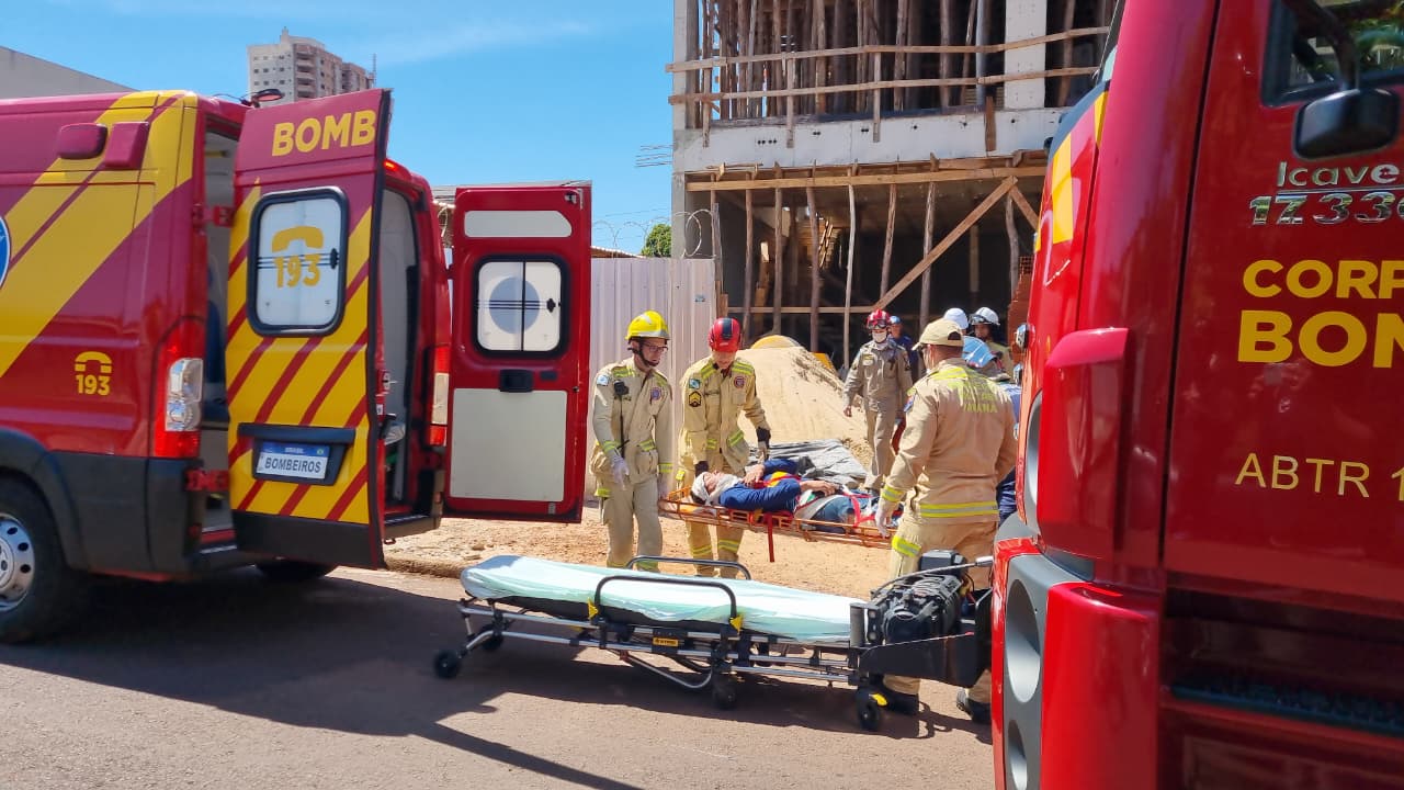 Trabalhador sofre fratura ao cair de escada em obra no Bairro Alto Alegre Trabalhador sofre fratura ao cair de escada em obra no Bairro Alto Alegre