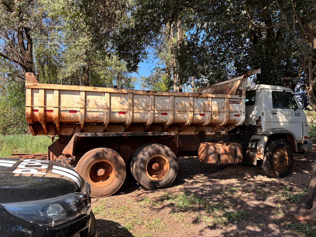 Caminhão da prefeitura de Braganey é encontrado largado na BR-369, em Cascavel Caminhão da prefeitura de Braganey é encontrado largado na BR-369, em Cascavel