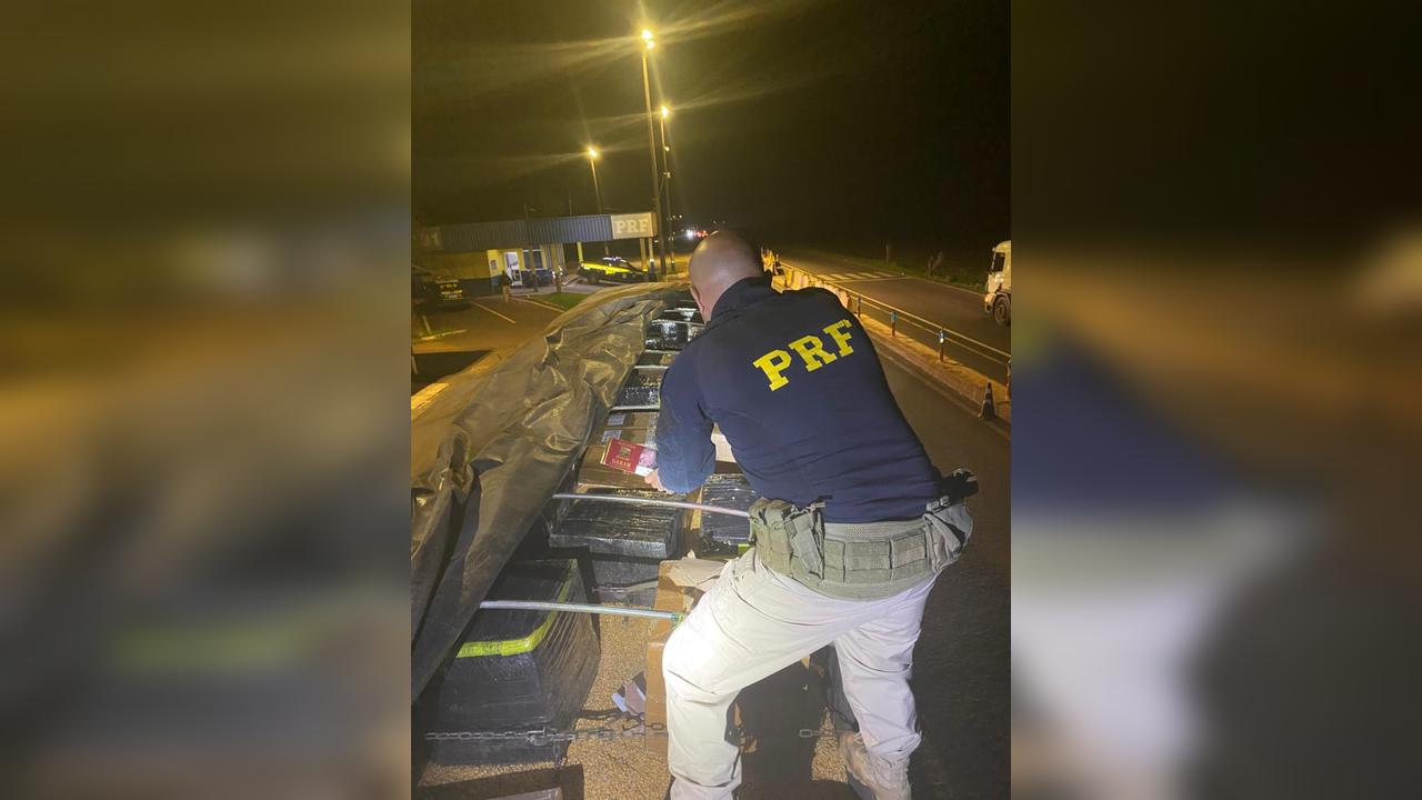 PRF apreende carga de contrabando e descaminho na BR-277 em Céu Azul PRF apreende carga de contrabando e descaminho na BR-277 em Céu Azul