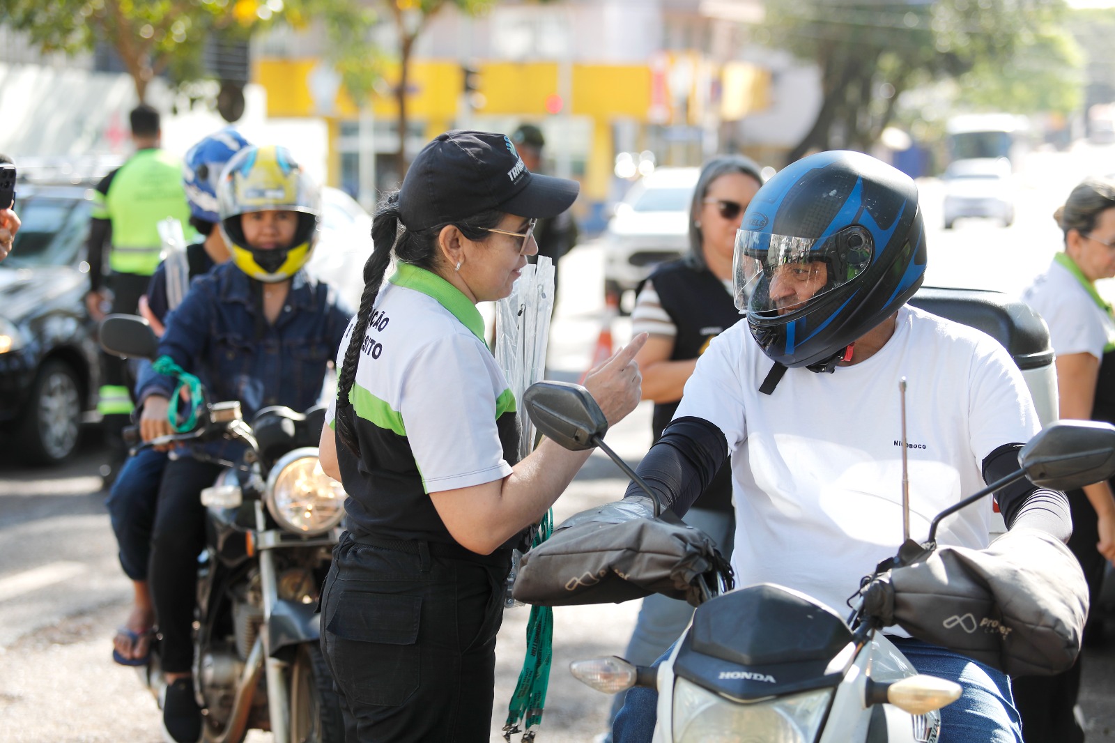 Semana Nacional de Trânsito começa com ação educativa destinada a motociclistas em Cascavel