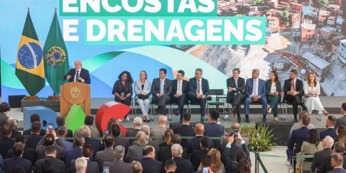 Imagem referente a Governo anuncia R$ 11,7 bilhões do Novo PAC para drenagem e encostas