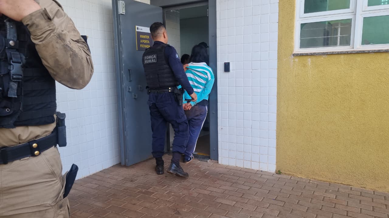 Mulher agride companheira e vai parar na cadeia em Cascavel