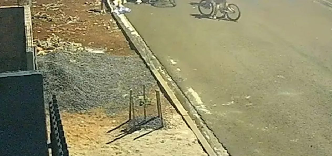 Menina de 13 anos é atingida por tiro no meio da rua; Veja o vídeo