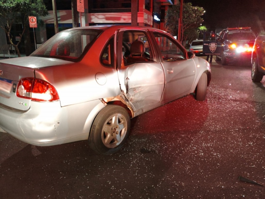 Classic com condutora e duas crianças se envolve em acidente em Toledo