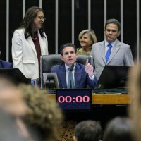 Imagem referente a PEC da Blindagem pode barrar ações contra corrupção no uso de emendas