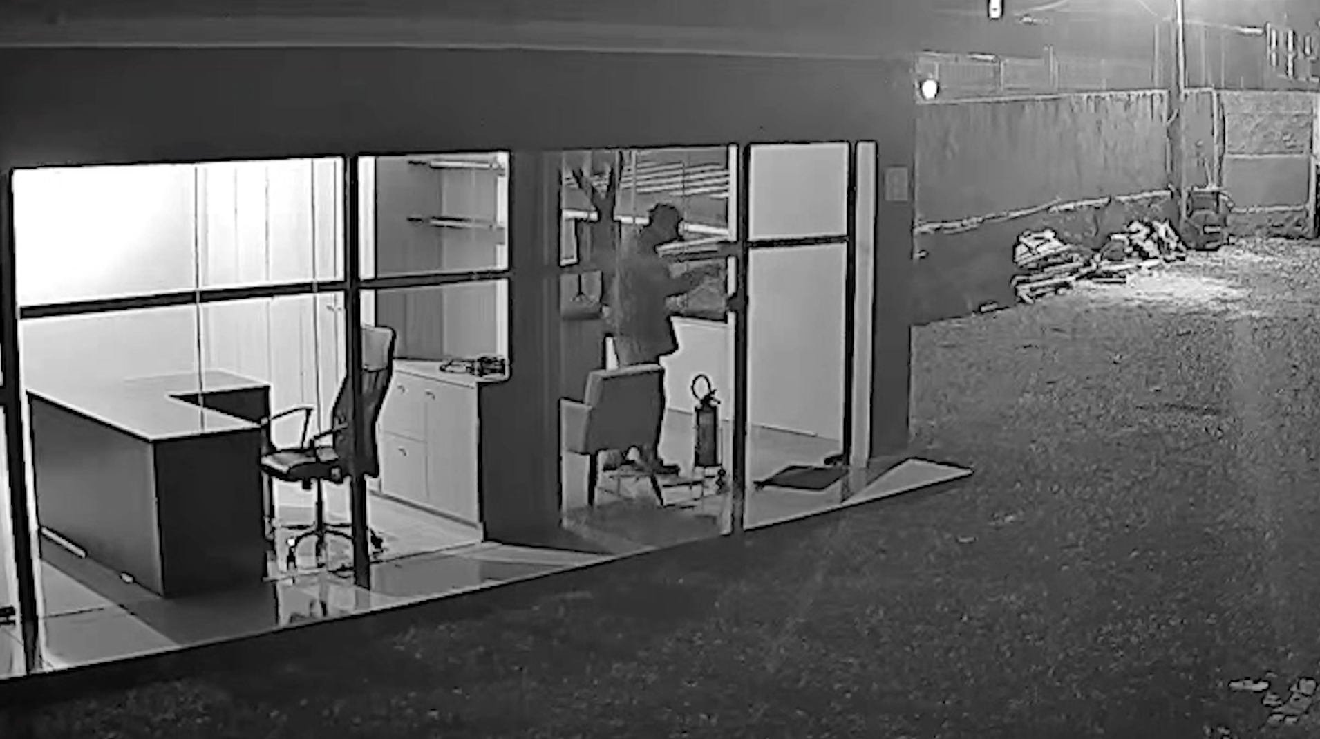 Comércio é arrombado por ladrão na região central de Cascavel
