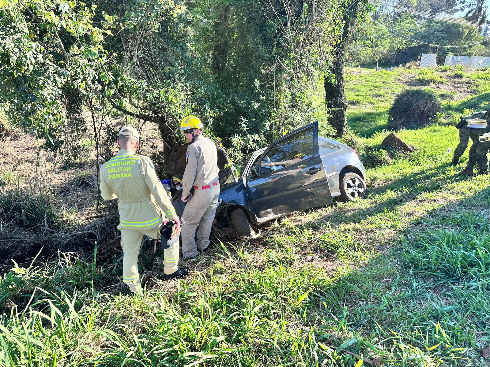 Fuga com cigarro contrabandeado termina em batida e hospital