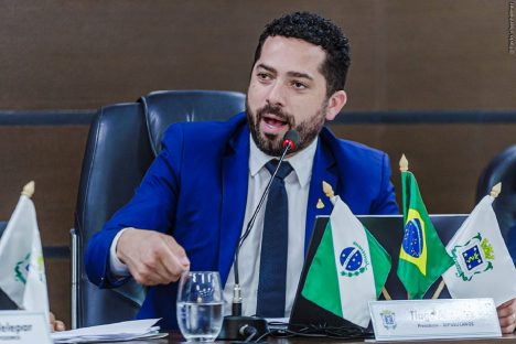 Presidente barra portas superfaturadas e economiza mais de 200% na Câmara Imagem referente a Presidente barra portas superfaturadas e economiza mais de 200% na Câmara