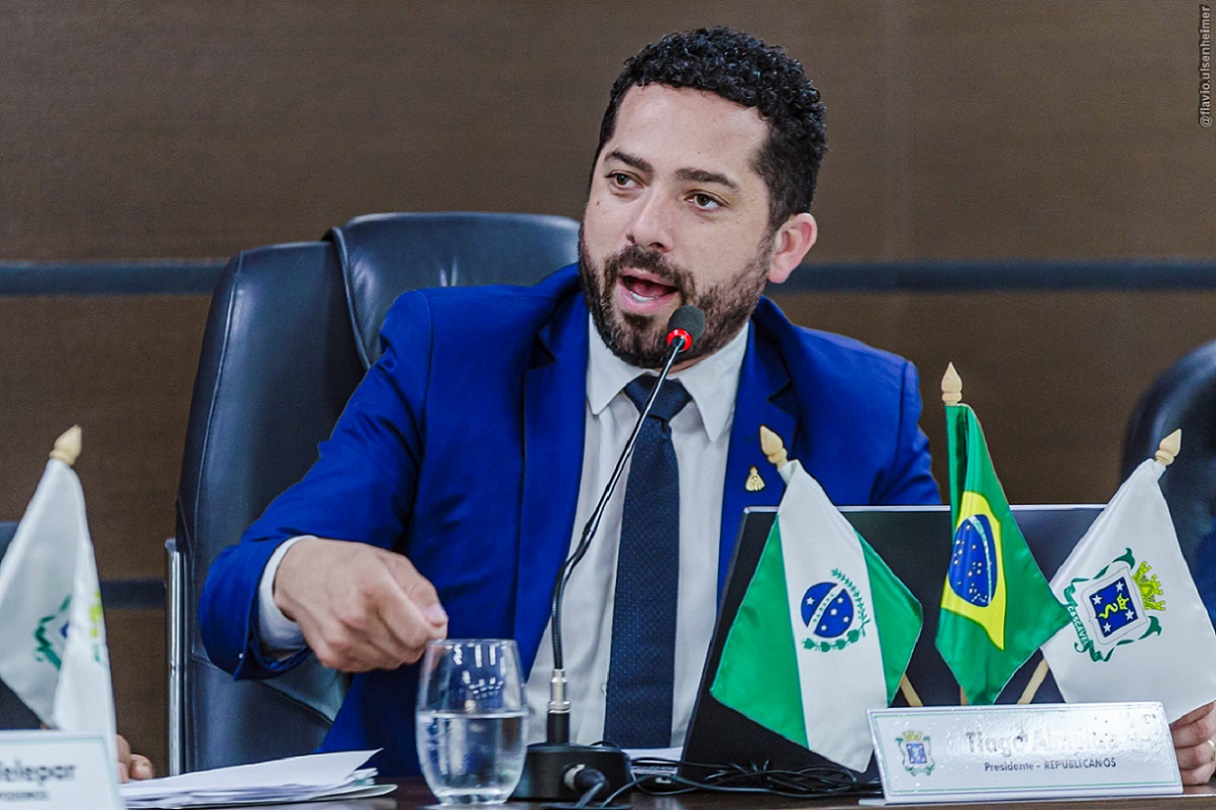 Presidente barra portas superfaturadas e economiza mais de 200% na Câmara