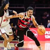 Flamengo vence e ainda sonha com vaga na final do Mundial de basquete Imagem referente a Flamengo vence e ainda sonha com vaga na final do Mundial de basquete