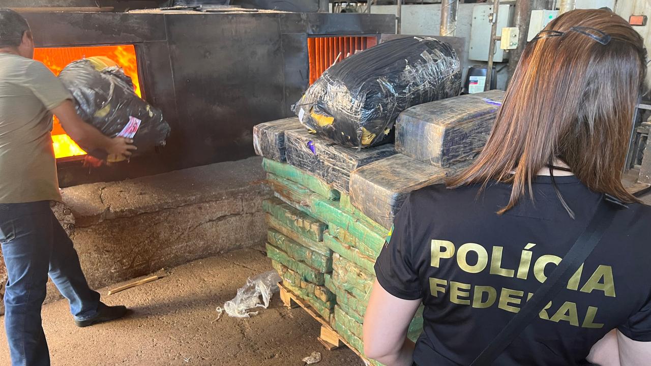 PF incinera mais de 13 toneladas de drogas em Foz