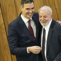 Imagem referente a Lula tem conversas telefônica com presidente espanhol e emir do Catar