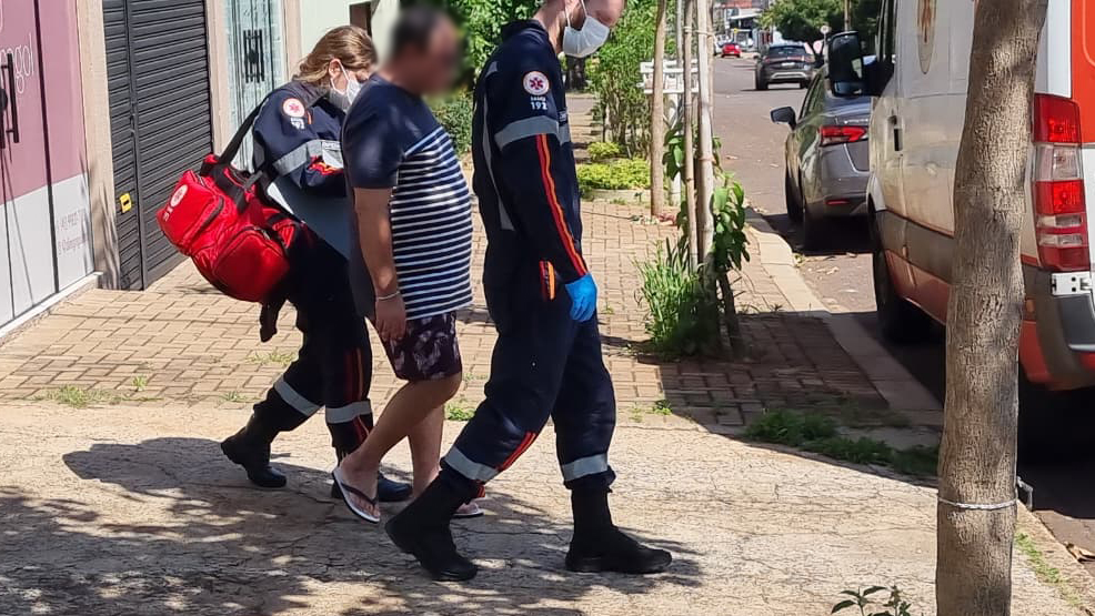 Samu e Guarda Municipal são acionados após homem entrar em surto no bairro Neva em Cascavel