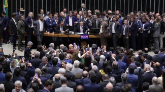 Corregedor da Câmara pede suspensão de 3 deputados envolvidos em motim Corregedor da Câmara pede suspensão de 3 deputados envolvidos em motim